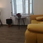 Ella Split