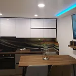 Ella Apartment *