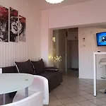 Ella Apartment Split