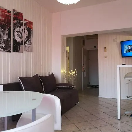 Ella Apartment Split