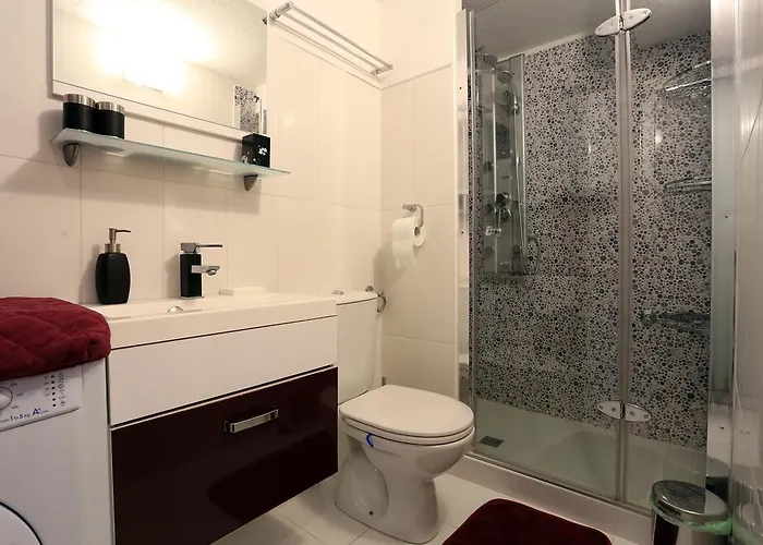 Ella Apartment Split